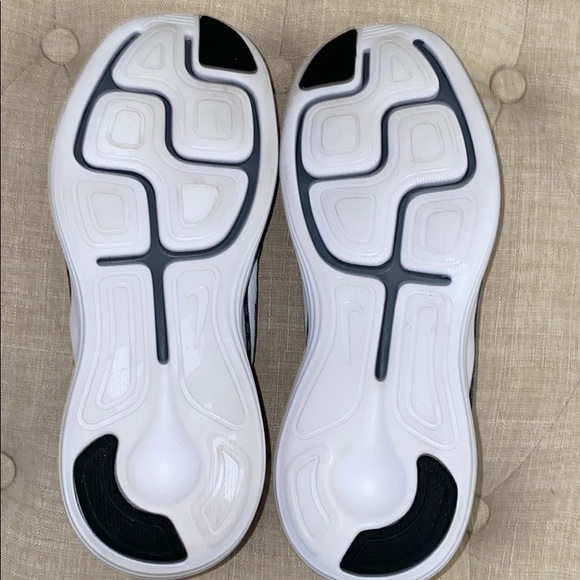 Women’s Nike’s - Picture 6 of 6